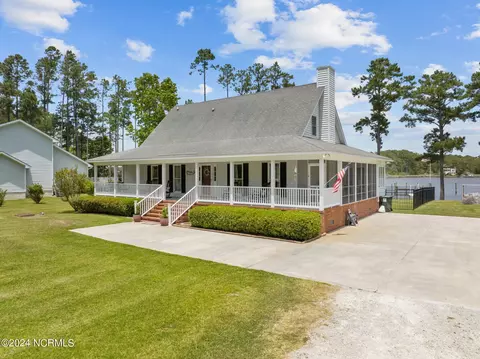 30 Fork Point West Rd, Oriental, NC 28571