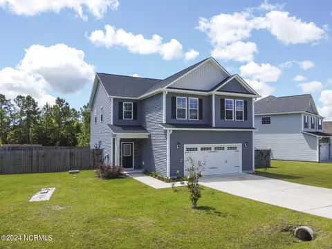306 Mango Pl N, Hubert, NC 28539