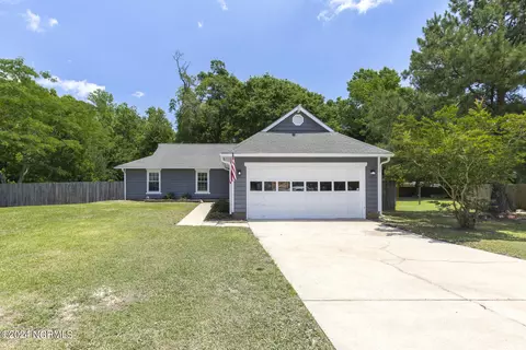 212 Natalie Ln, Hubert, NC 28539