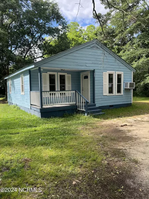 408 Wagram St, Laurinburg, NC 28352