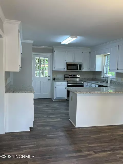 2713 Kent Dr, Greenville, NC 27858 photo 8