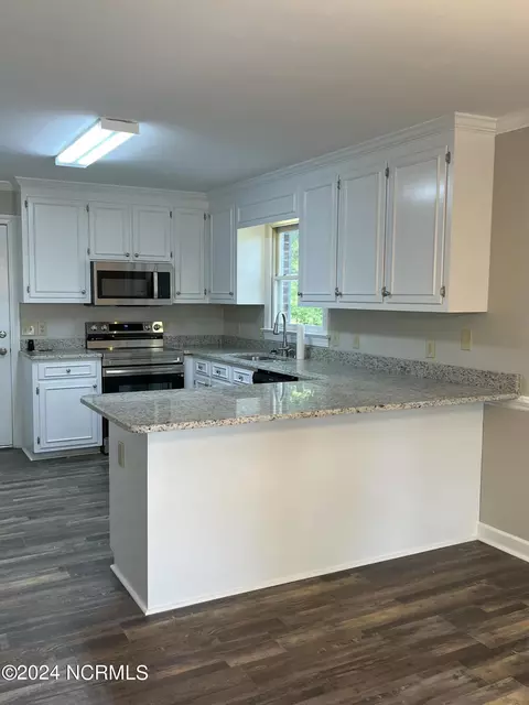 2713 Kent Dr, Greenville, NC 27858 photo 9