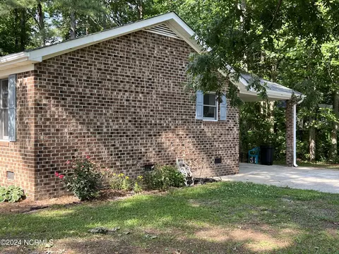 2713 Kent Dr, Greenville, NC 27858 photo 4