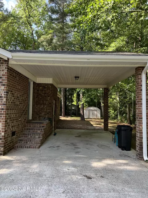 2713 Kent Dr, Greenville, NC 27858 photo 6