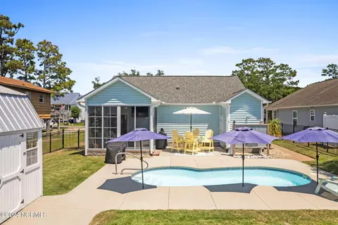 137 NE 32nd St, Oak Island, NC 28465