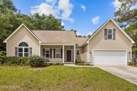 111 Wild Oak Dr, Bogue, NC 28570