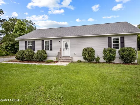 193 Oyster Ln, Hubert, NC 28539