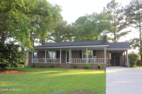 2400 Letchworth Cir, Winterville, NC 28590