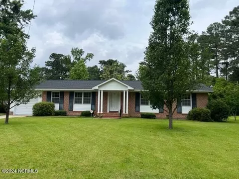 1304 Charles Dr, Laurinburg, NC 28352