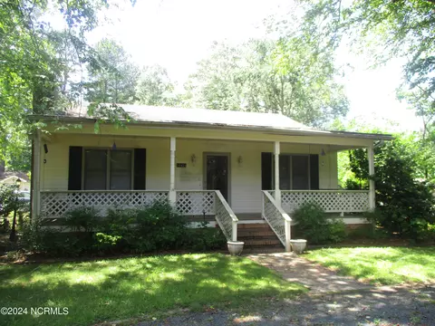 14421 Haney Dr, Laurinburg, NC 28352