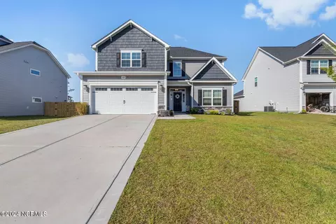 402 Anchor Hitch Ct, Sneads Ferry, NC 28460