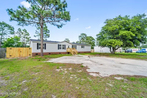 214 Castlebury Ln, Hubert, NC 28539