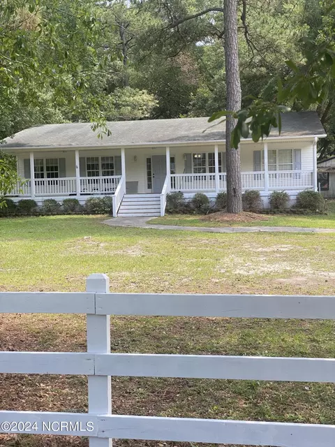 180 Wheeler Creek Rd, Sneads Ferry, NC 28460