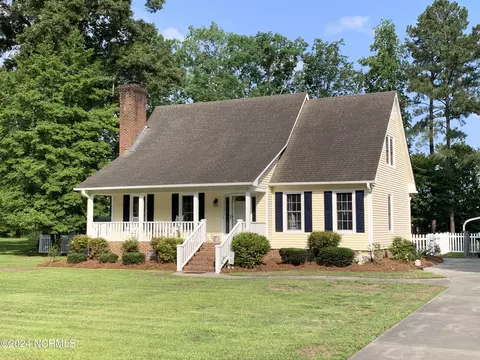 225 Holly Dr, Washington, NC 27889