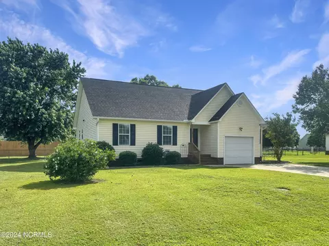 2832 Preston Ln, Grimesland, NC 27837