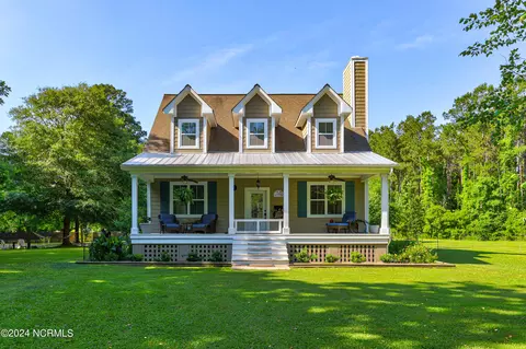 206 Shelter Cove Rd, Burgaw, NC 28425