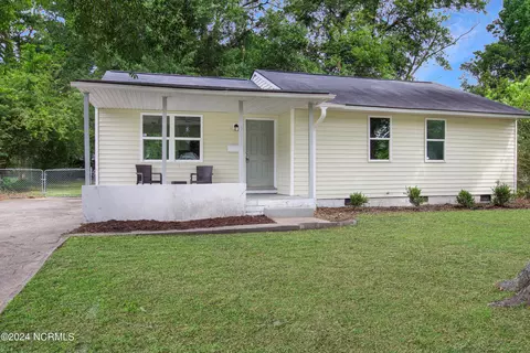 901 Davis St, Jacksonville, NC 28540