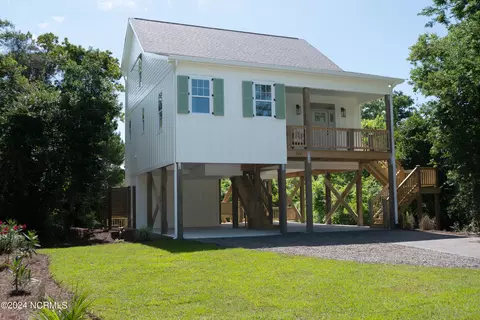 302 Live Oak St, Emerald Isle, NC 28594