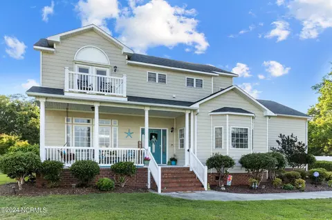 524 Neptune Dr, Cape Carteret, NC 28584