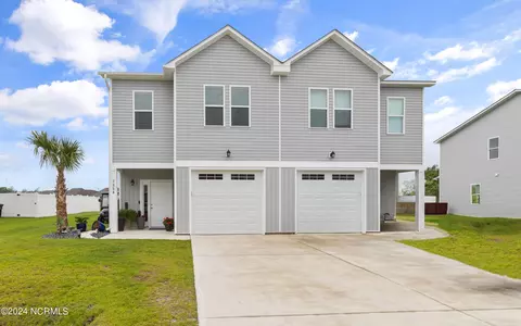 135 Pasture Ln #A, Swansboro, NC 28584