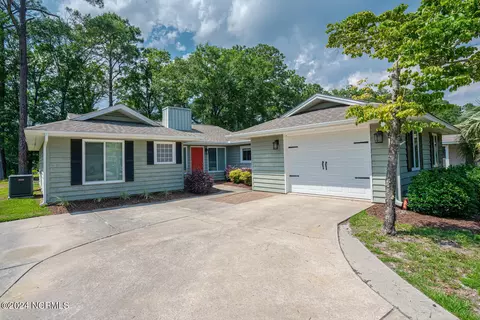 514 Fairway Dr W, Sunset Beach, NC 28468