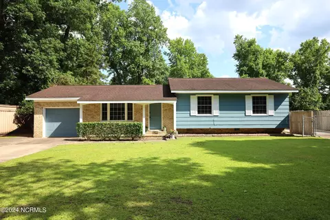 110 King Richard Ct, Jacksonville, NC 28546