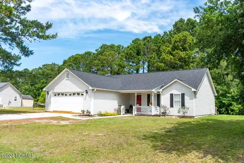 134 Lake Arthur Dr, Bogue, NC 28570