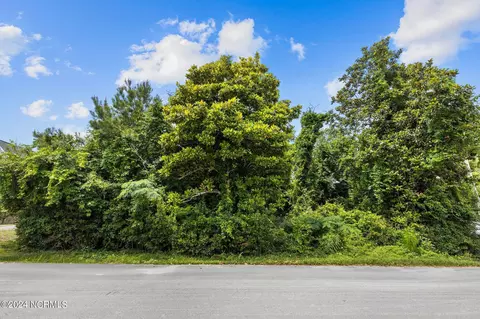 303 Hancock Dr, Emerald Isle, NC 28594