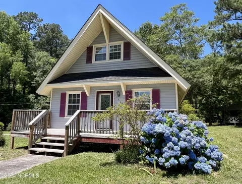 17280 Shannon Dr, Laurel Hill, NC 28351