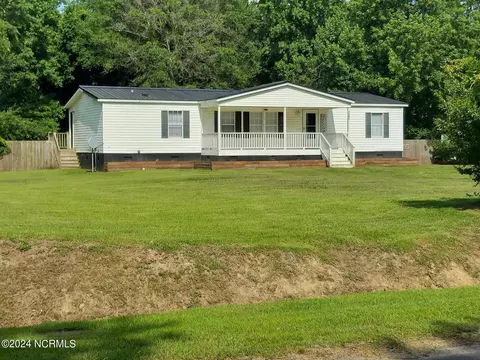 1383 Moore Town Rd, Rocky Point, NC 28457