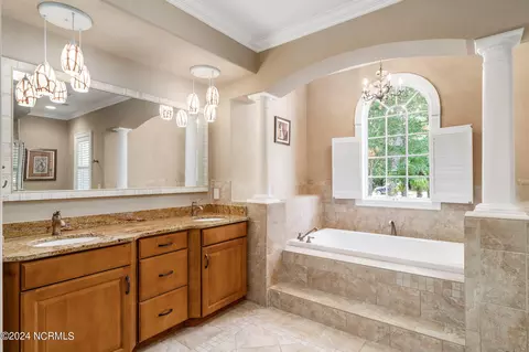 Bath - 263 Red Fox Run Dr, Wallace, NC 28466 photo 1 of 2