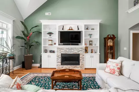 Living - 263 Red Fox Run Dr, Wallace, NC 28466 photo 2 of 3