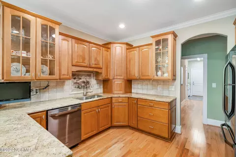 Kitchen - 263 Red Fox Run Dr, Wallace, NC 28466 photo 3 of 4