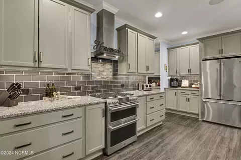 Kitchen - 194 Cellars Way, Wallace, NC 28466 photo 2 of 3