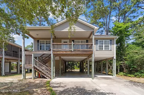 155 NW 3rd St, Oak Island, NC 28465