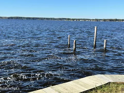 401 Edgewater Rd, Washington, NC 27889