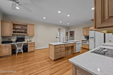 Kitchen - 27 Northam Ct, Pinehurst, NC 28374 photo 3 of 4