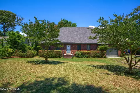 455 Chadwick Shores Dr, Sneads Ferry, NC 28460