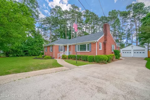 1207 W Church St, Elizabeth City, NC 27909
