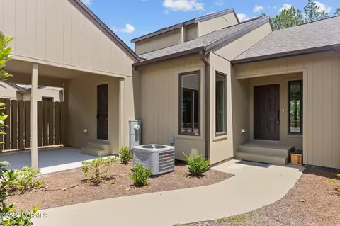 22 Lake Pinehurst Villas Rd, Pinehurst, NC 28374
