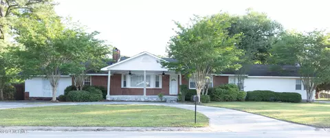 221 Zack Cir, Jacksonville, NC 28540