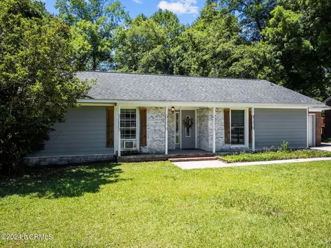606 Plaza Dr, Jacksonville, NC 28540