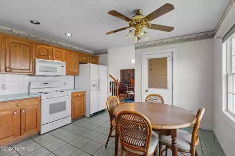 Kitchen - 116 Tripzend Lndg, Davis, NC 28524 photo 2 of 4
