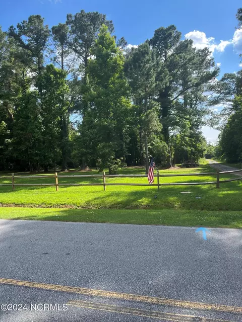1930 White Farm Rd, Oriental, NC 28571