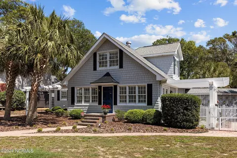 103 Acorn Ct, Pine Knoll Shores, NC 28512