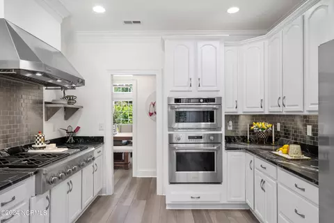 Kitchen - 237 October Glory Dr, Wallace, NC 28466 photo 6 of 7