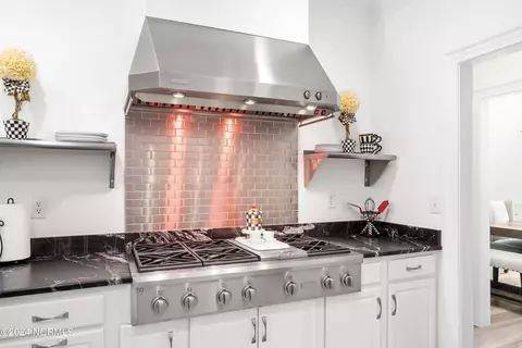 Kitchen - 237 October Glory Dr, Wallace, NC 28466 photo 5 of 7