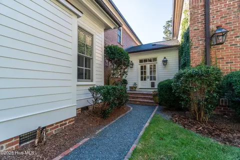 Exterior - 70 Cypress Point Dr, Pinehurst, NC 28374 photo 12 of 48