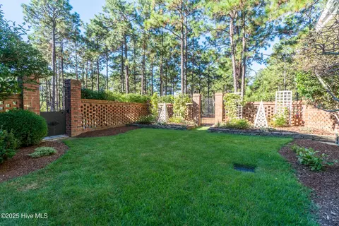 Exterior - 70 Cypress Point Dr, Pinehurst, NC 28374 photo 14 of 48