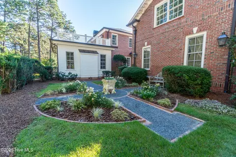Exterior - 70 Cypress Point Dr, Pinehurst, NC 28374 photo 24 of 48